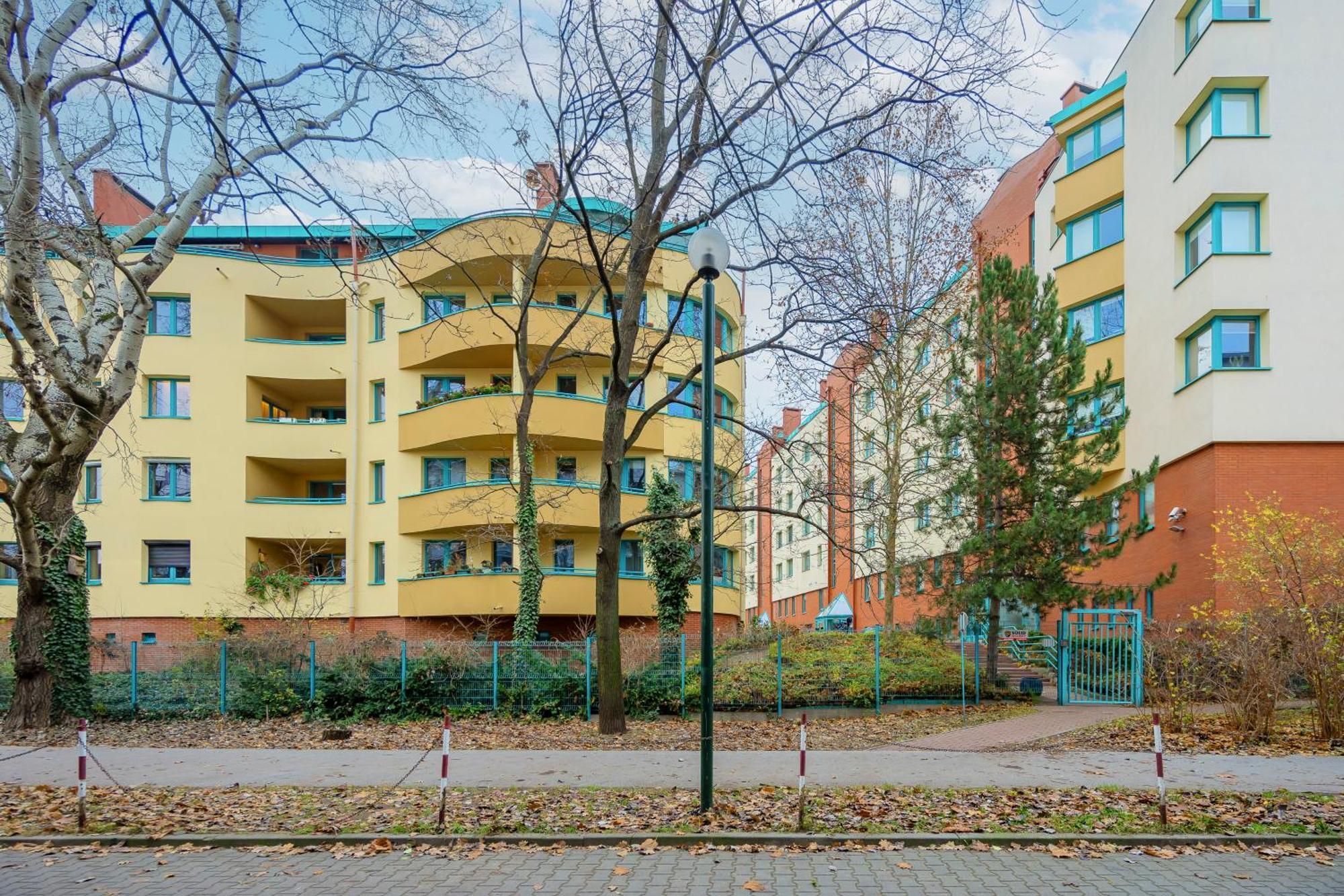 Apartament Comfortable With Two Bedrooms & Parking By Renters *